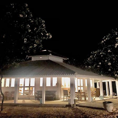 Moon Isle Beach Bungalow Nilaveli Bagian luar foto