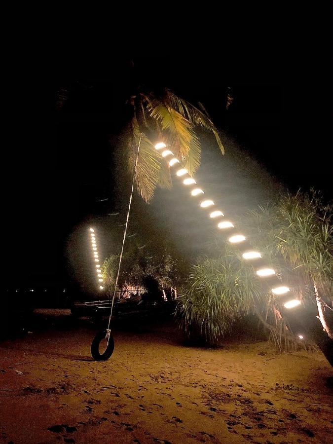 Moon Isle Beach Bungalow Nilaveli Bagian luar foto