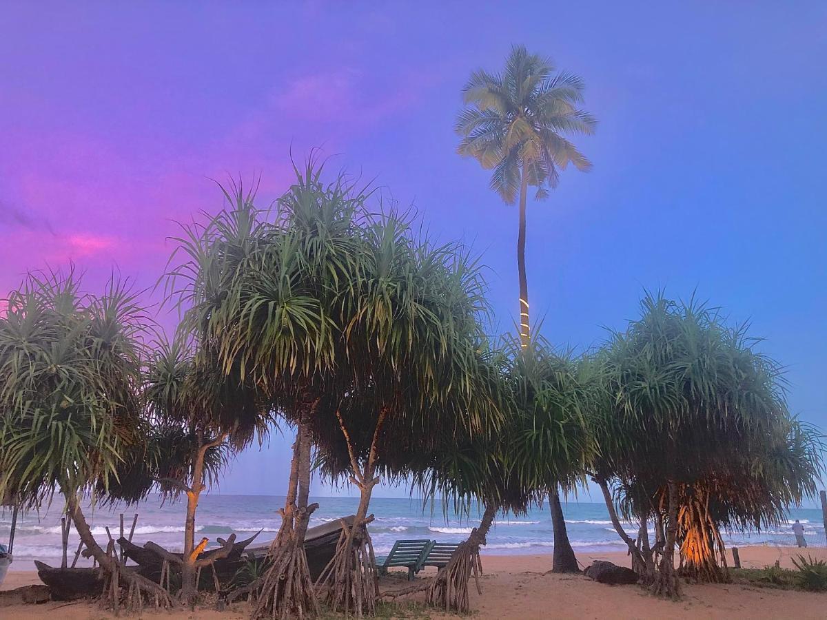 Moon Isle Beach Bungalow Nilaveli Bagian luar foto