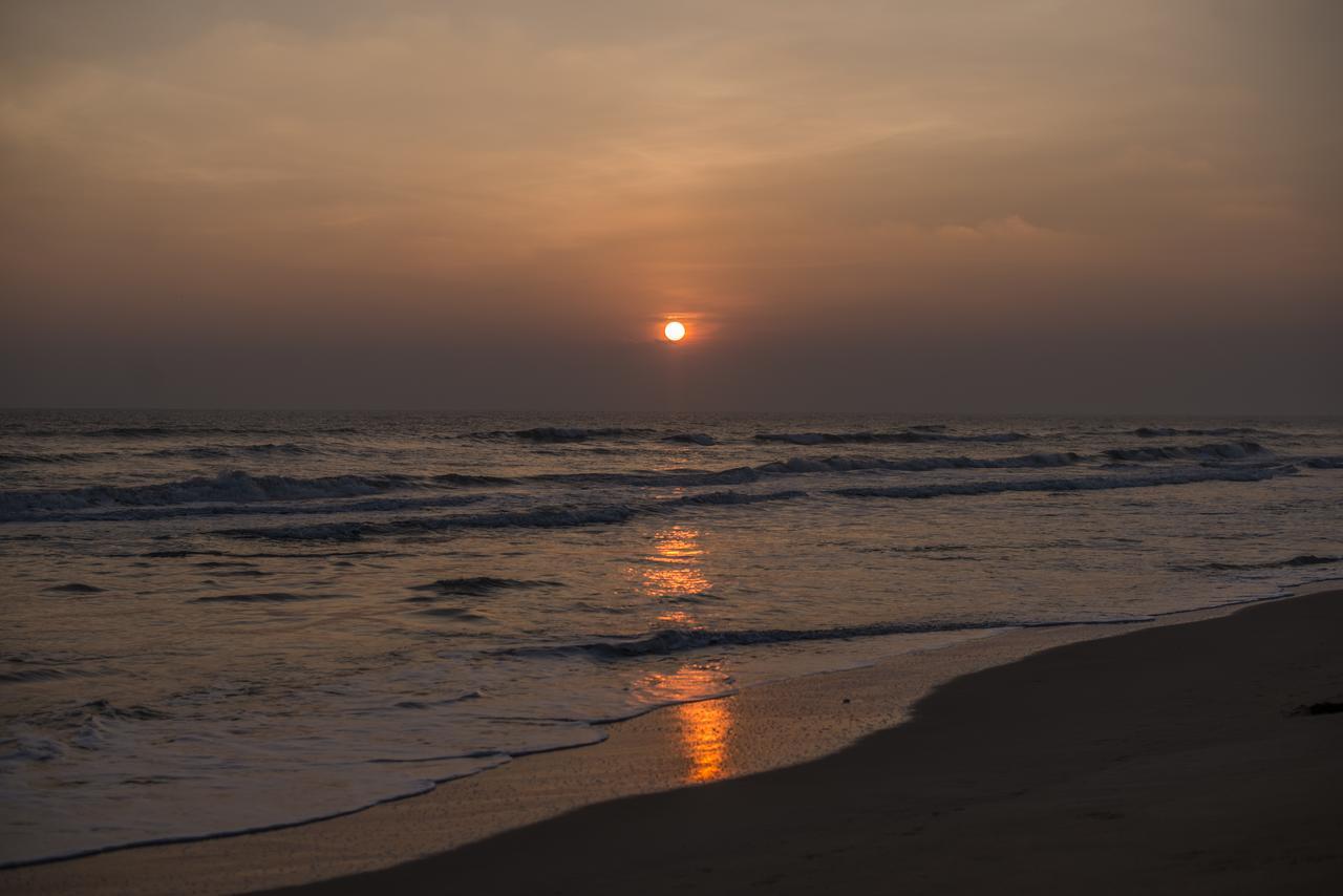 Moon Isle Beach Bungalow Nilaveli Bagian luar foto