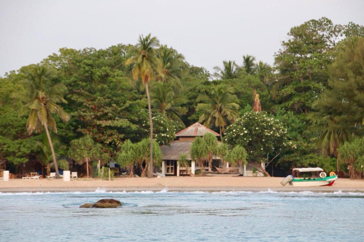 Moon Isle Beach Bungalow Nilaveli Bagian luar foto