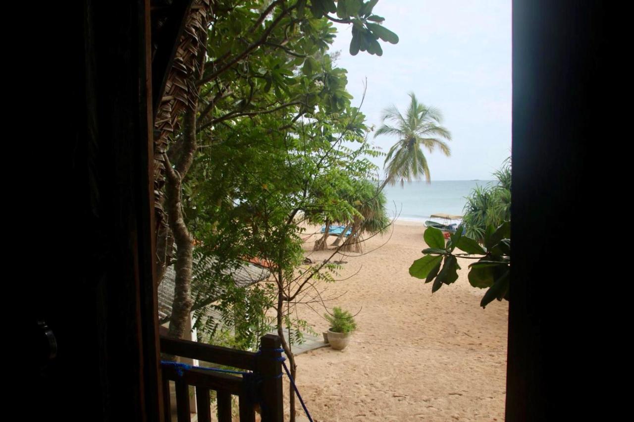 Moon Isle Beach Bungalow Nilaveli Bagian luar foto