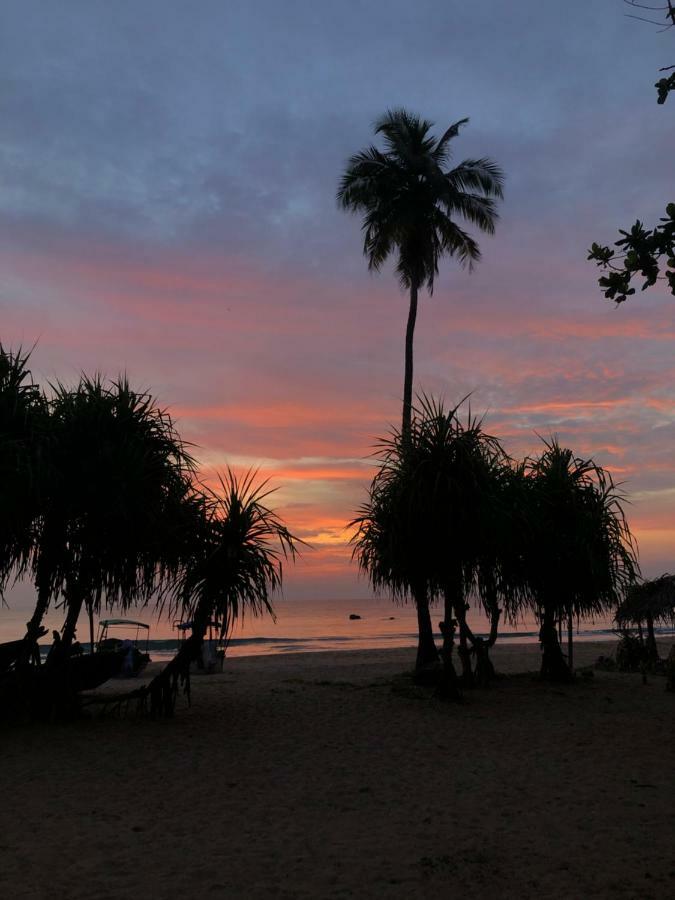 Moon Isle Beach Bungalow Nilaveli Bagian luar foto