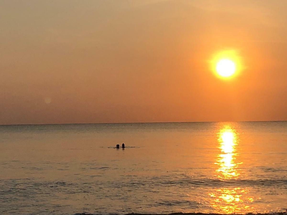 Moon Isle Beach Bungalow Nilaveli Bagian luar foto