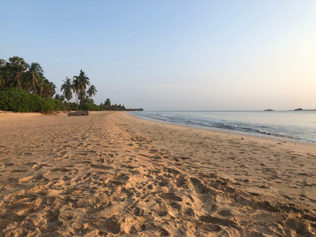 Moon Isle Beach Bungalow Nilaveli Bagian luar foto