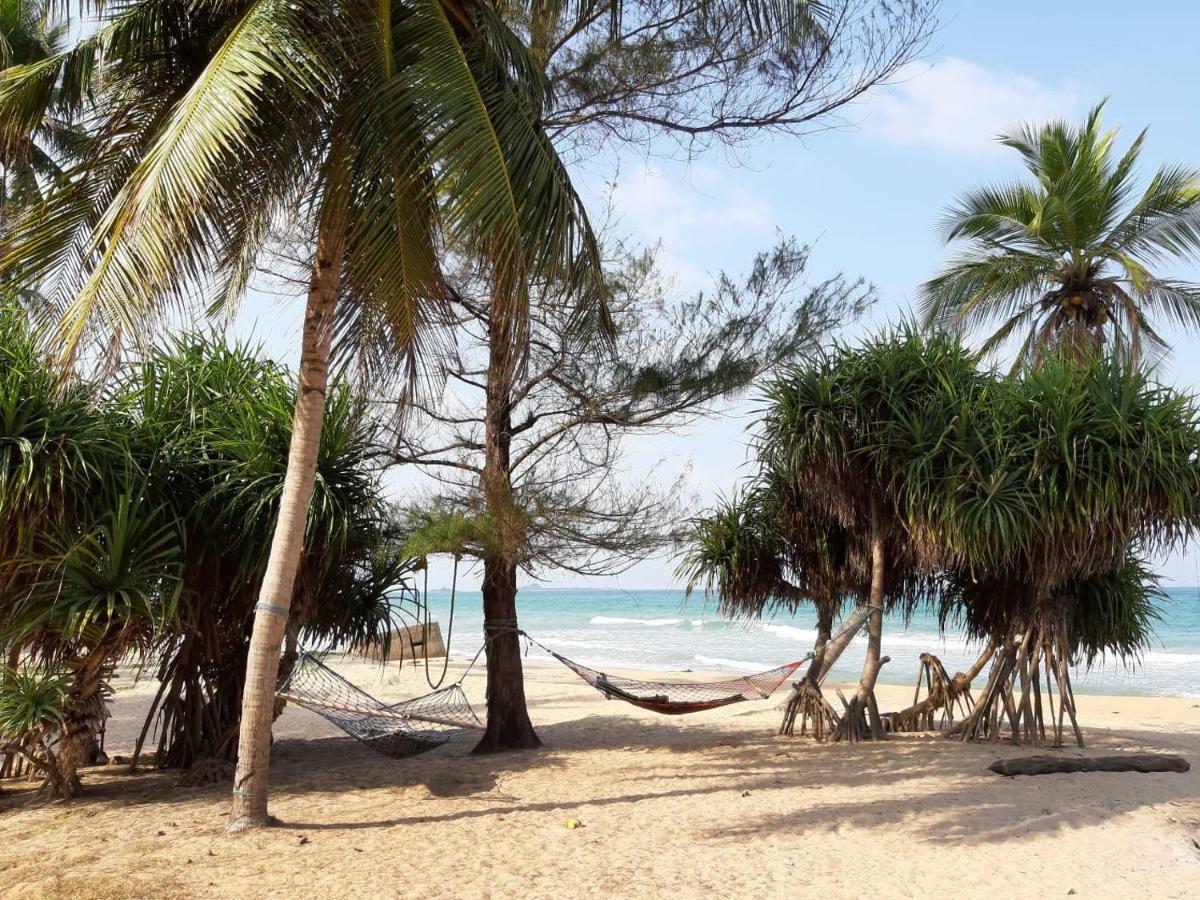 Moon Isle Beach Bungalow Nilaveli Bagian luar foto