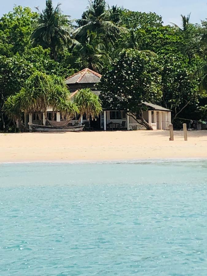 Moon Isle Beach Bungalow Nilaveli Bagian luar foto