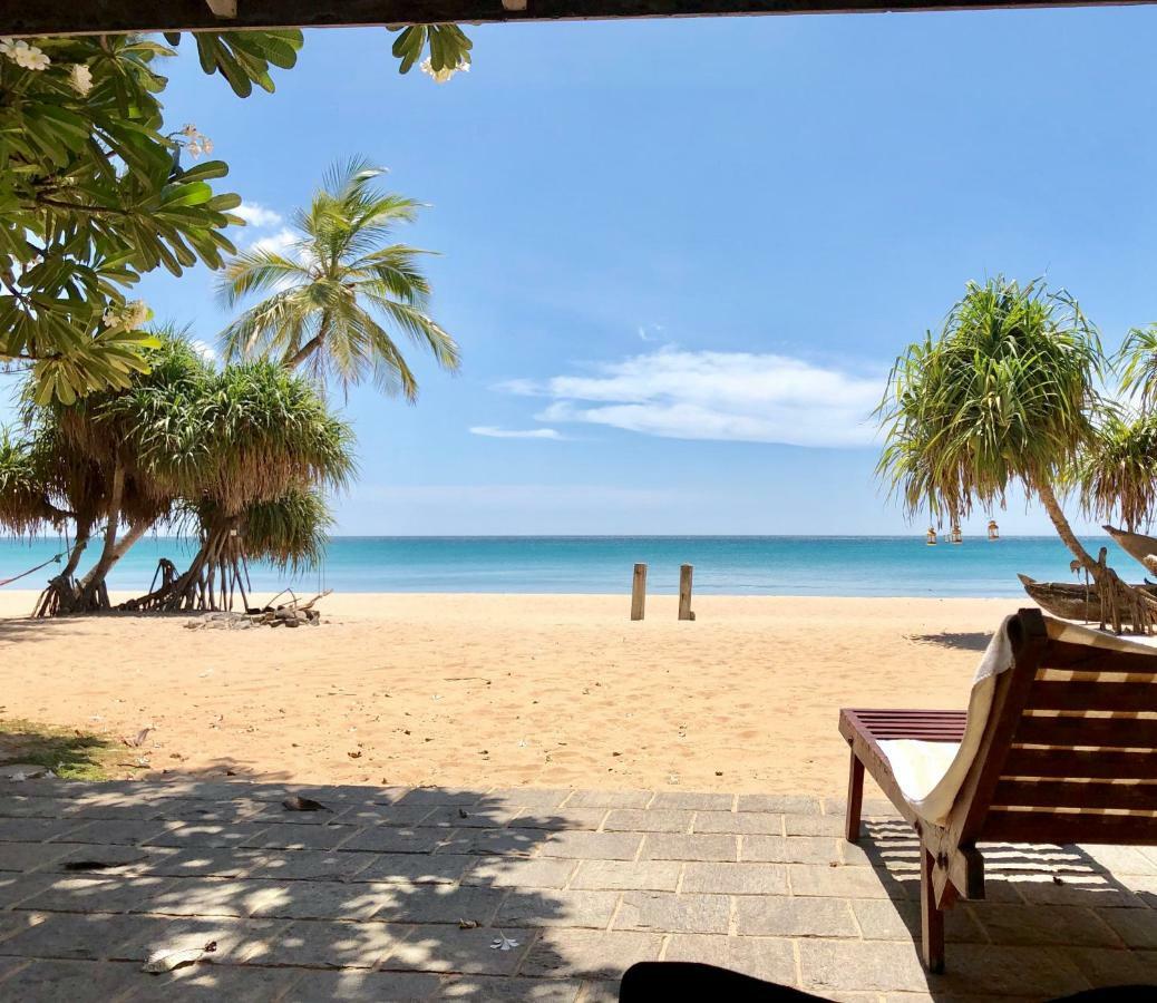 Moon Isle Beach Bungalow Nilaveli Bagian luar foto